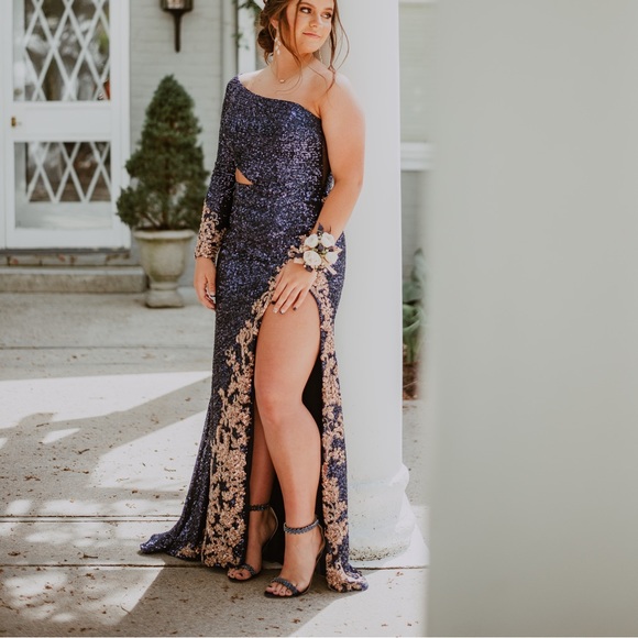 Beautiful Navy and Rose gold prom dress. Only worn for 3 hours . No alterations - Picture 2 of 5